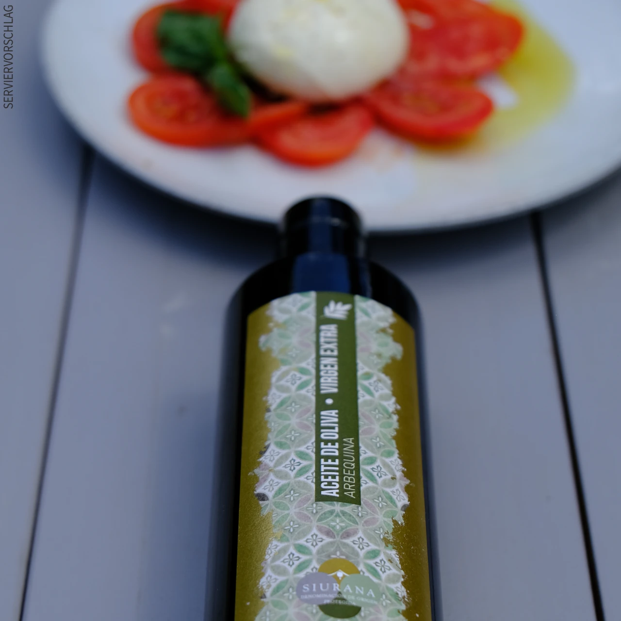 Entdecken Sie unser spanisches Olivenöl Eine Flasche Olivenöl