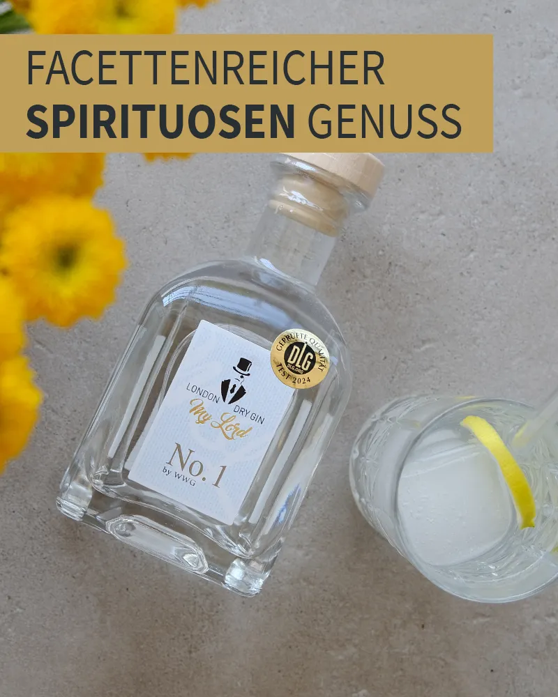 Flasche Whisky und Blumen