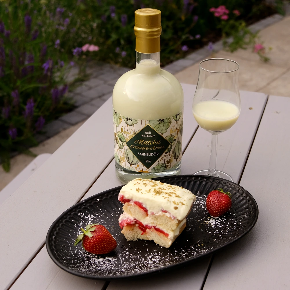 Matcha Erdbeere-Kokos Tiramisu Matcha Erdbeere-Kokos Tiramisu