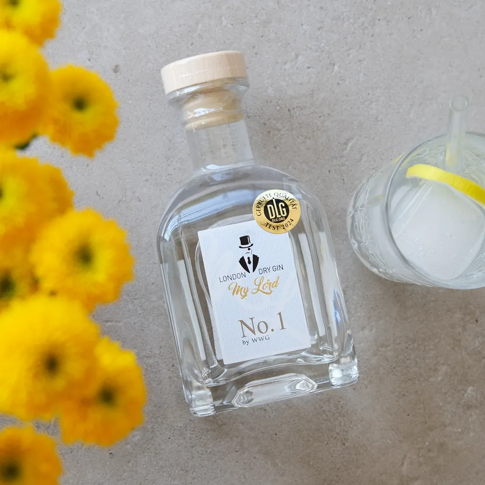 Entdecken Sie unsere hochwertigen Spirituosen Flasche Gin und Blumen