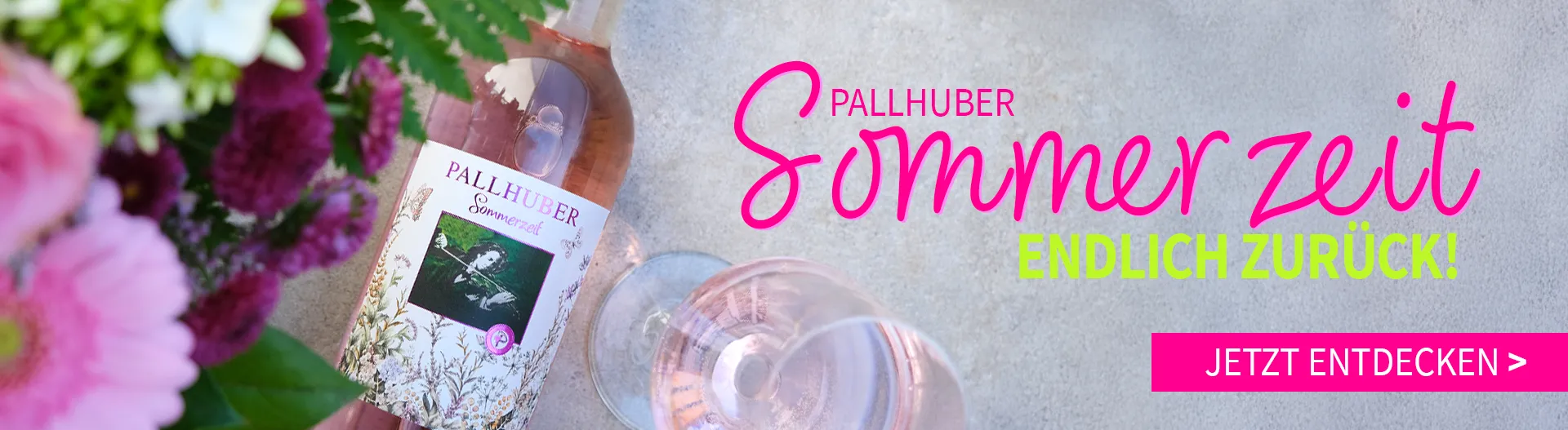 Endlich zurück: Pallhuber Sommerzeit Eine Flasche Pallhuber Sommerzeit mit Blumen
