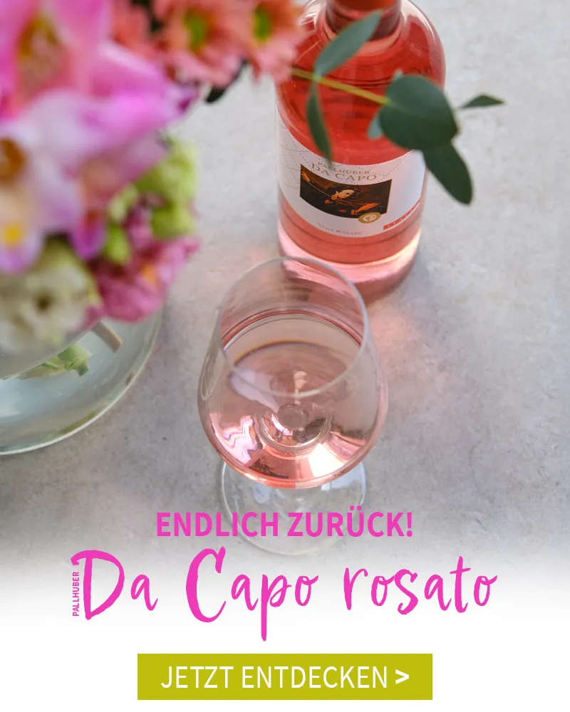 Eine Flasche Pallhuber Da Capo rosso mit Blumen