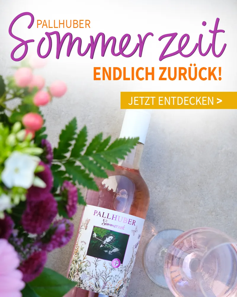 Eine Flasche Pallhuber Sommerzeit mit Blumen