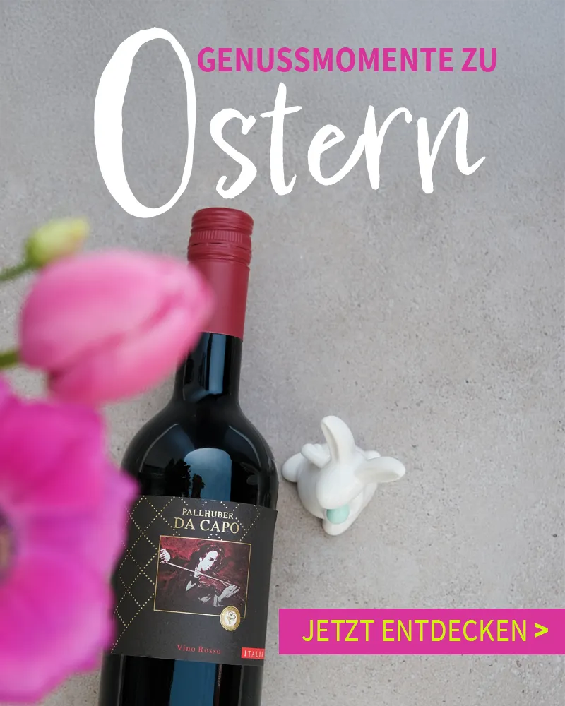 Weingenuss zu Ostern Eine Flasche Pallhuber Da Capo rosso mit Blumen